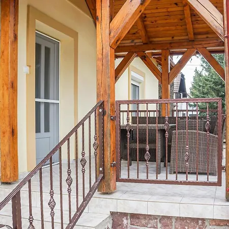 Nice In W/ 2 Bedrooms Appartamento Ábrahámhegy